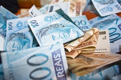 13º salário do Estado sai dias 19 e 20 de dezembro O 13º salário ajuda a movimentar a economia do Estado
