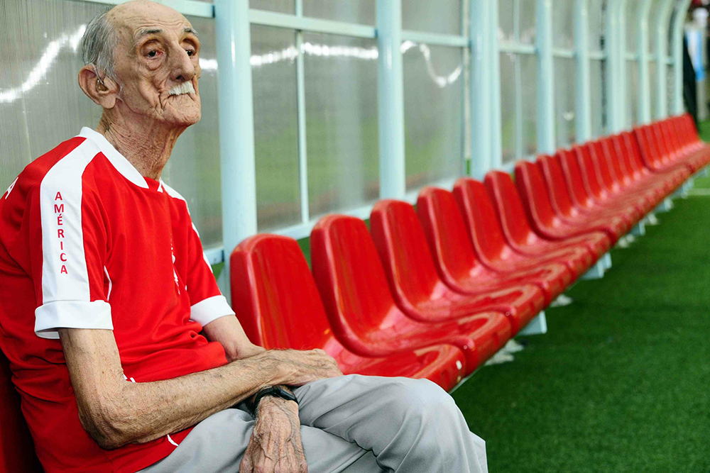 Amadeu Teixeira faleceu na Unimed Nilton Lins Amadeu Teixeira foi o técnico mais longevo do futebol mundial