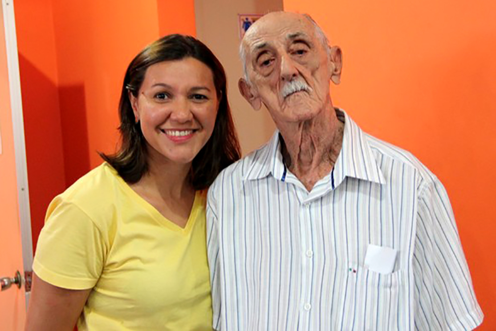 Velório de Amadeu Teixeira, na foto com a neta Bruna Velório de ex-treinador será na Arena Amadeu Teixeira