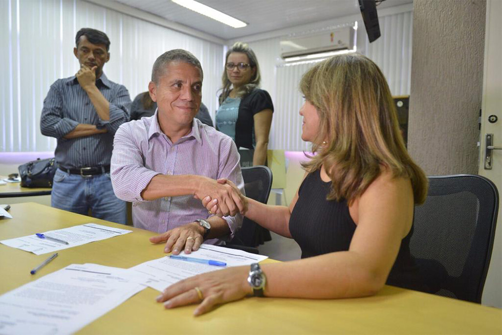 Mais oito empresas aceitaram a proposta do Governo Mais oito empresas aderiram ao escalonamento dos salários atrasados