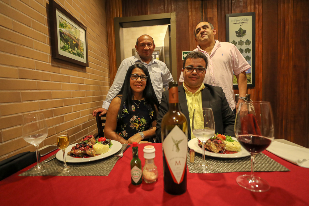 Casal sorteado pelo FaceBook desfrutou das delícias internacionais Casal sorteado saboreou o melhor da gastronomia e dos vinhos