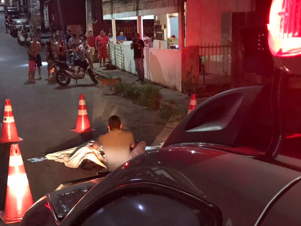 Henrique Edson foi executado enquanto andava na rua Henrique Edson foi executado com tiros enquanto andava na rua