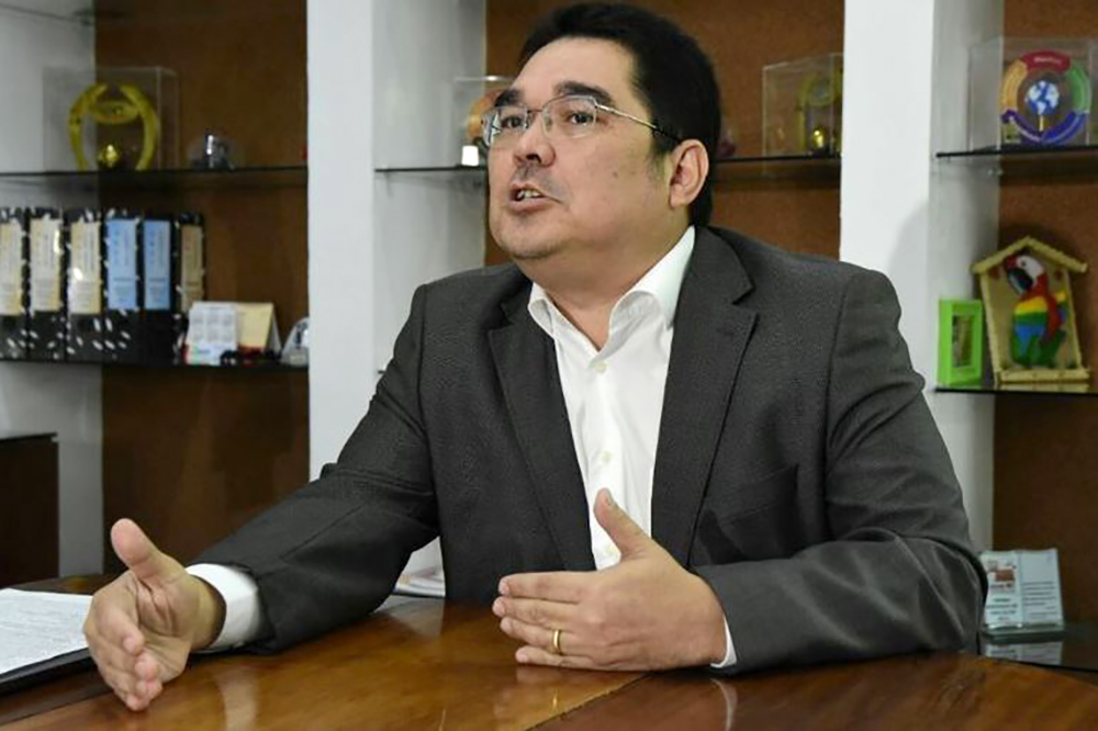 Bater martelo de Amazonino está entre Vicente Nogueira e Lourenço Braga Amazonino deve bater martelo sobre Seduc até fim do mês