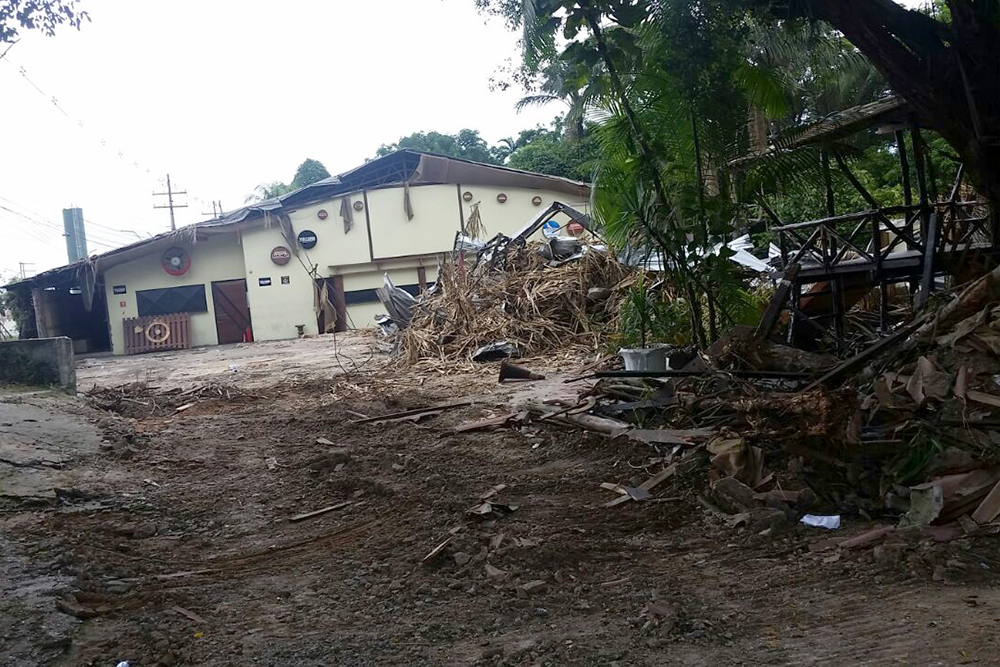 Caf&eacute; Joelza demolido para passar anel vi&aacute;rio