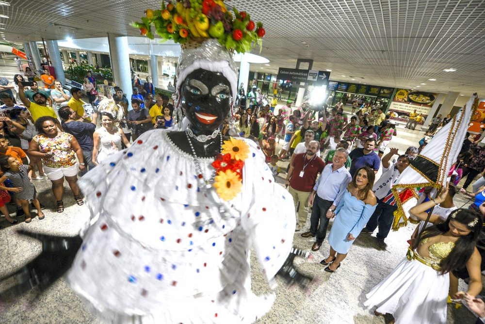 Baile da Chegada da Kamélia será às 22h, no Olímpico Clube. Baile da Chegada da Kamélia será às 22h, no Olímpico Clube.