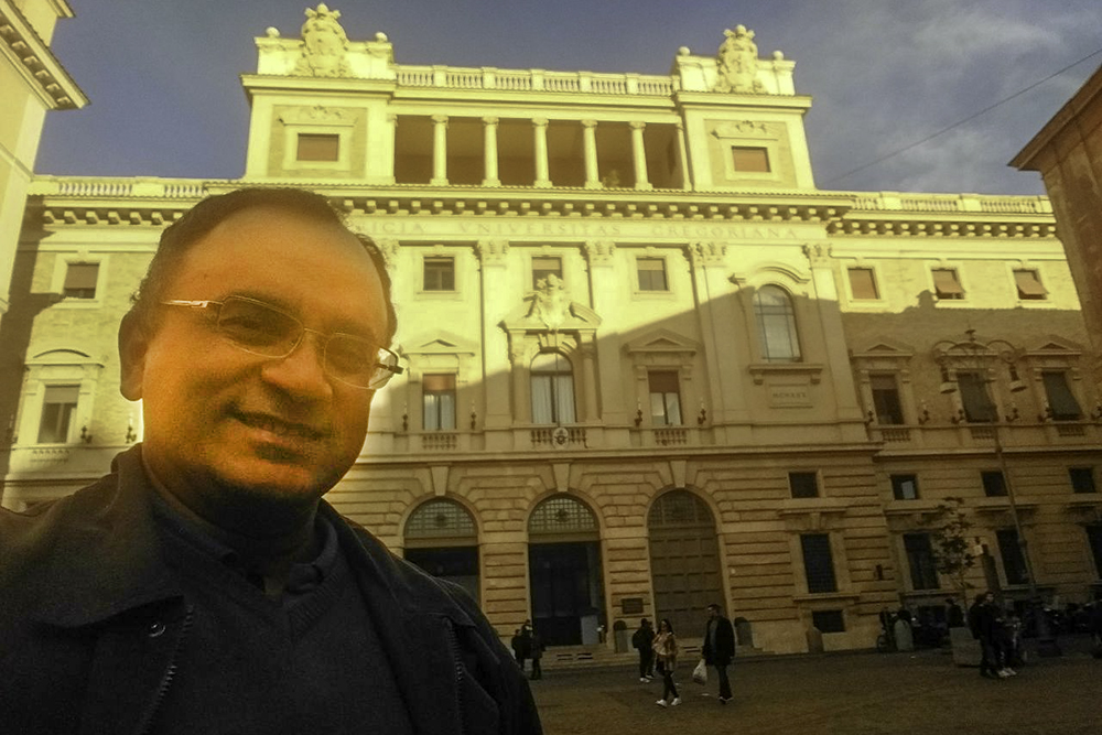 Maior universidade de Filosofia e Teologia Maior universidade de Filosofia e Teologia