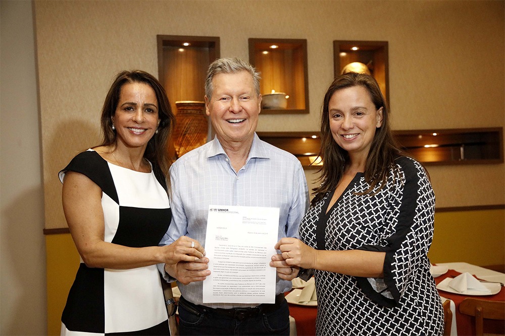 Arthur Neto recebe documento de reconhecimento pelo acolhimento a indígenas venezuelanos Arthur Neto recebe documento de reconhecimento pelo acolhimento a indígenas venezuelanos