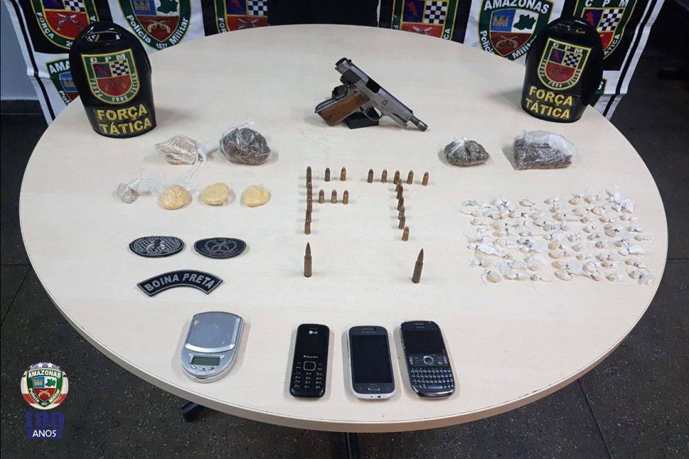 Acusado preso em flagrante com pistola do Ex&eacute;rcito e drogas