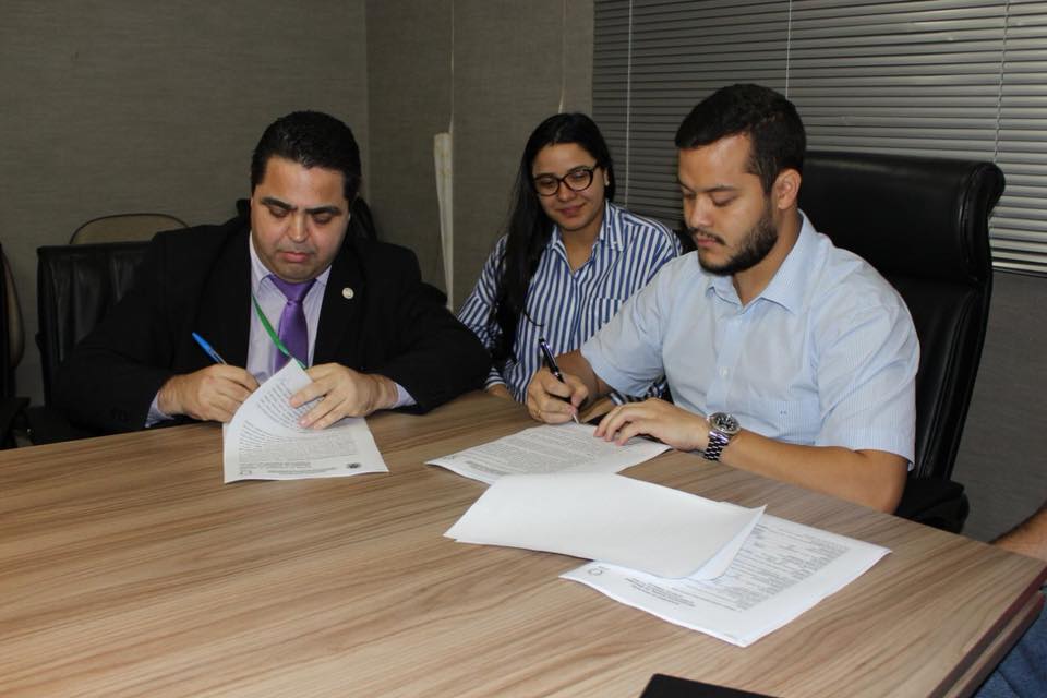 O prefeito Adail Filho ficou 284 dias ausente de Coari O prefeito Adail Filho ficou 284 dias ausente de Coari