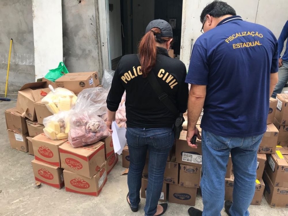 Alimentos vencidos foram apreendidos na distribuidora Alimentos vencidos foram apreendidos na distribuidora