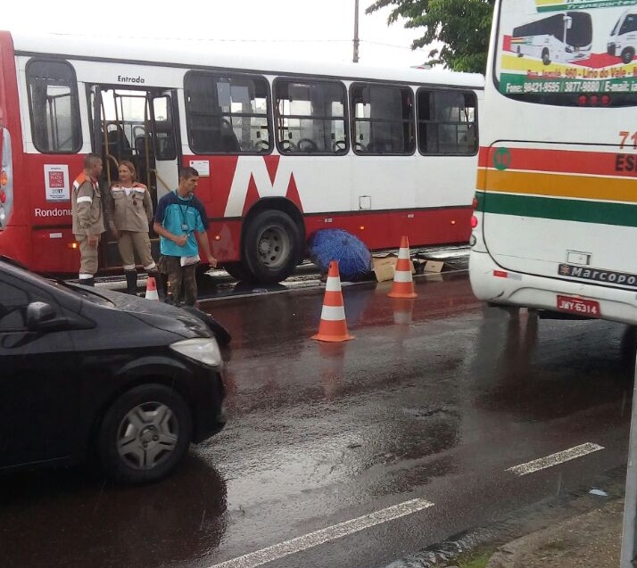 Mulher morre esmagada Mulher morre esmagada