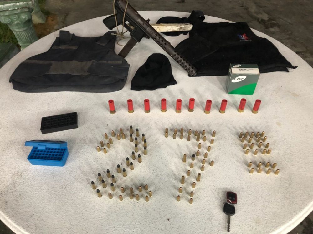 Submetralhadora apreendida com adolescente Submetralhadora apreendida com adolescente