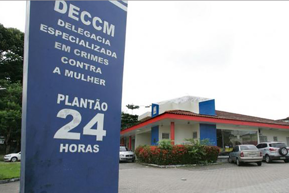 Homem é preso após agredir a própria irmã grávida no Novo Aleixo Homem é preso após agredir a própria irmã grávida no Novo Aleixo