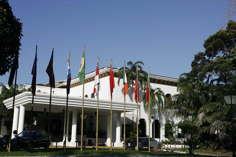 Tropical Hotel tem energia cortada por dívida milionária e pode fechar as portas Tropical Hotel tem energia cortada por dívida milionária e pode fechar as portas