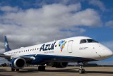 Avião da Azul faz pouso de emergência em Manaus após colidir com pássaros