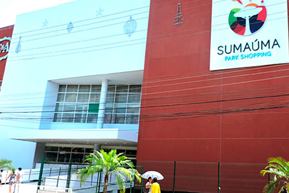 Grupo anuncia assalto e leva celulares de loja dentro de shopping Grupo anuncia assalto e leva celulares de loja dentro de shopping
