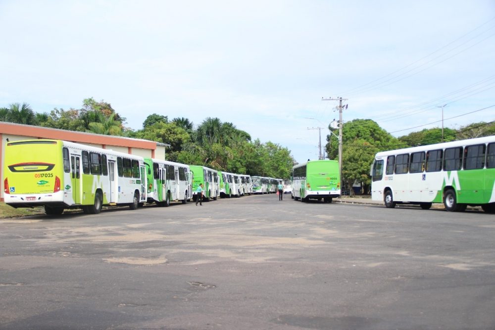 Rodoviários param ônibus por causa de assédio e prejudicam usuários Rodoviários param ônibus por causa de assédio e prejudicam usuários