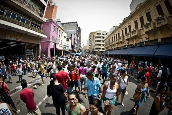 População do Brasil passa de 211,7 milhões de habitantes, estima IBGE; AM tem mais de 4,2 milhões População do Brasil passa de 211,7 milhões de habitantes, estima IBGE; AM tem mais de 4,2 milhões