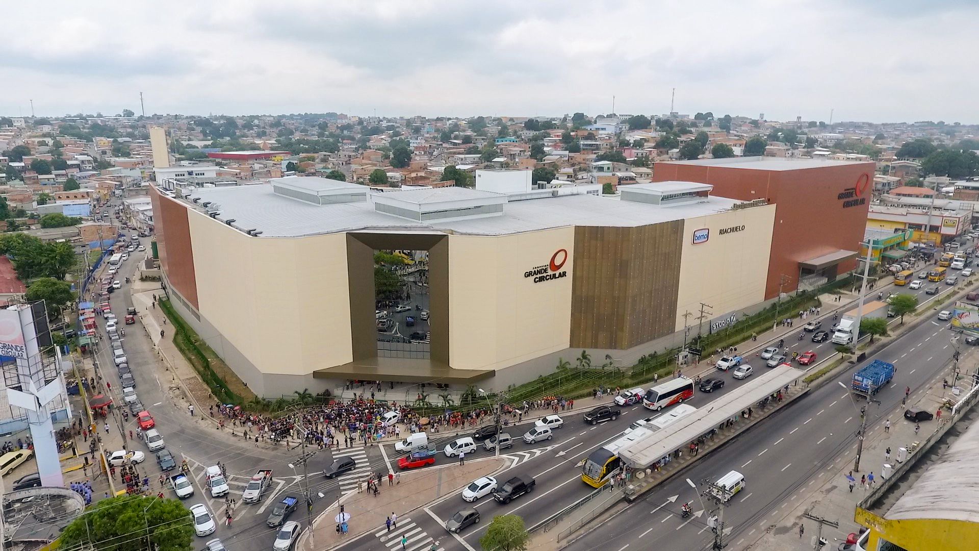 Loja da Riachuelo no shopping Grande Circular é assaltada