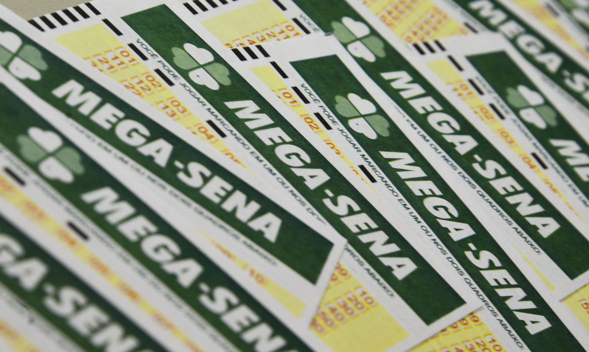 Mega-Sena acumula e prêmio vai para R$ 57 milhões Mega-Sena acumula e prêmio vai para R$ 57 milhões