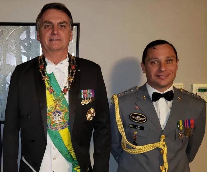 Pol&iacute;cia Federal prende Mauro Cid, ex-assessor de Bolsonaro