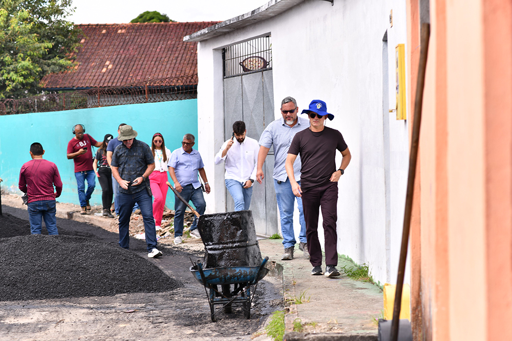 David Almeida vistoria diferentes frentes de obras de infraestrutura em Manaus - Portal do Marcos Santos