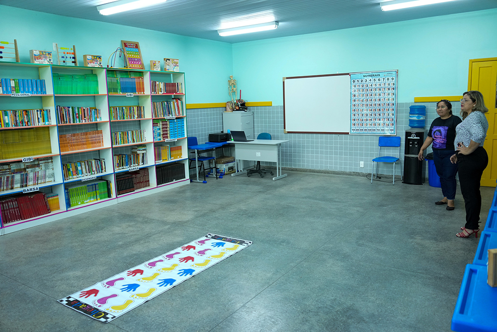 Após 39 anos sem reforma, Escola Carolina Perolina Raimunda Almeida é ...