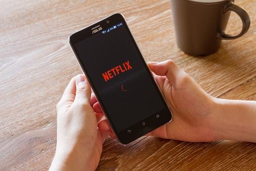 Cobrança extra da Netflix: quais as implicações jurídicas e problemas de  segurança?