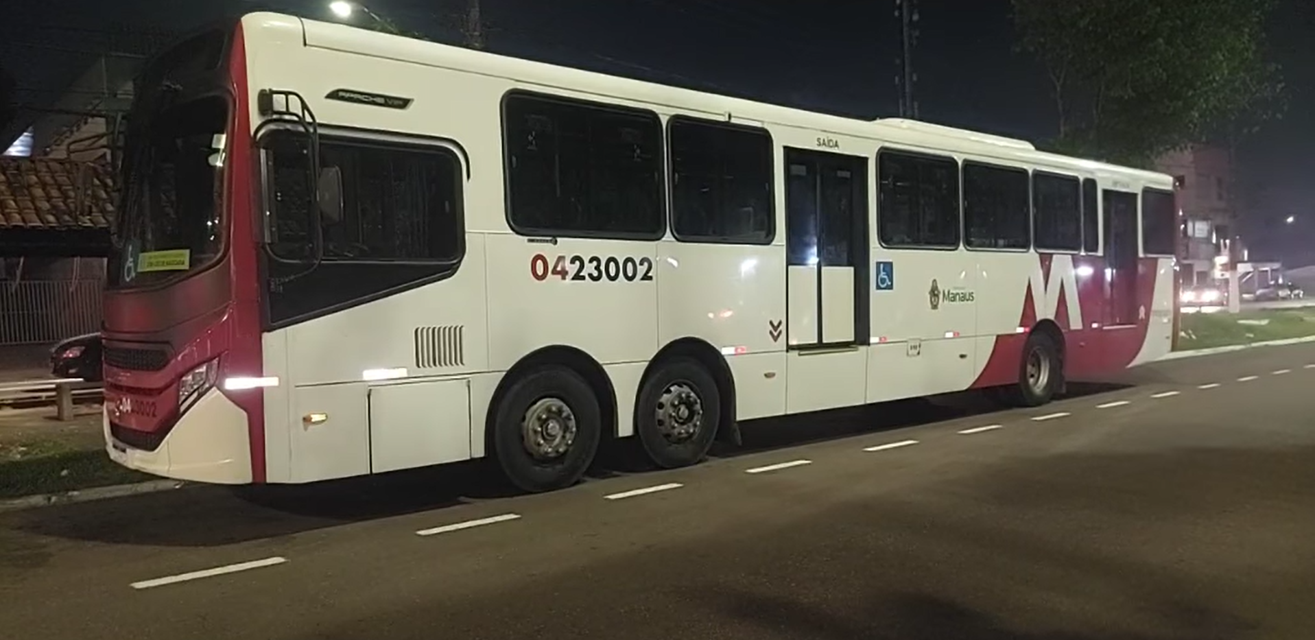 Criminosos assaltam passageiros da linha 640 e atiram dentro do &ocirc;nibus