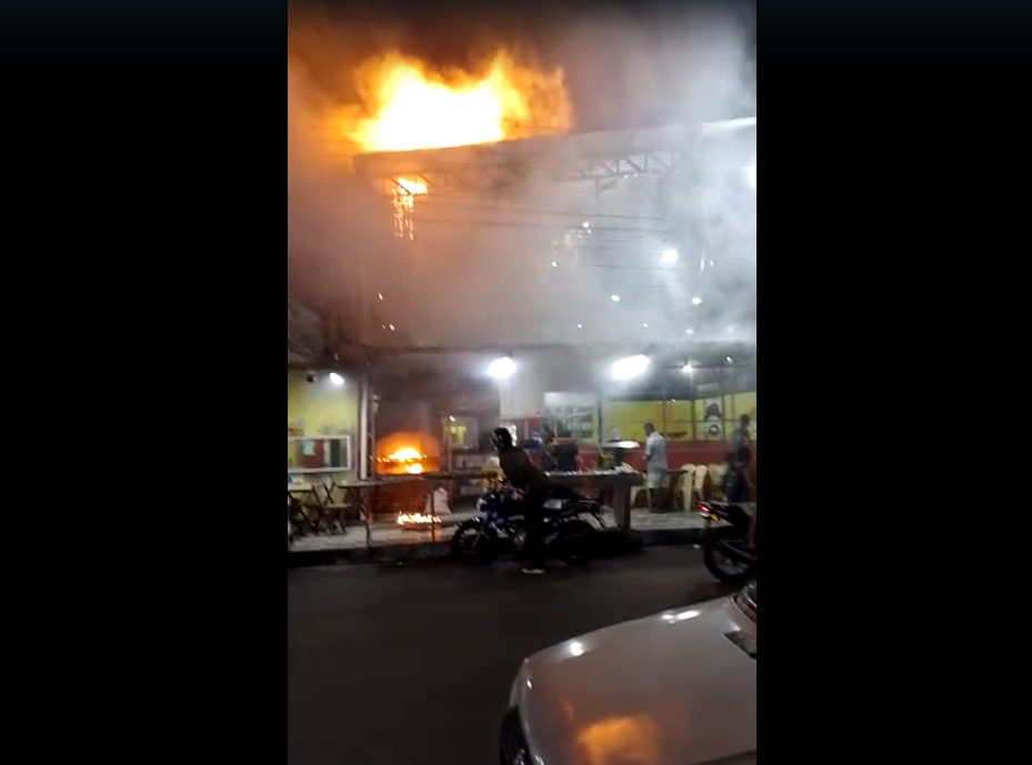 Incêndio atinge lanchonete no Novo Israel; ninguém se feriu Incêndio atinge lanchonete no Novo Israel; ninguém se feriu
