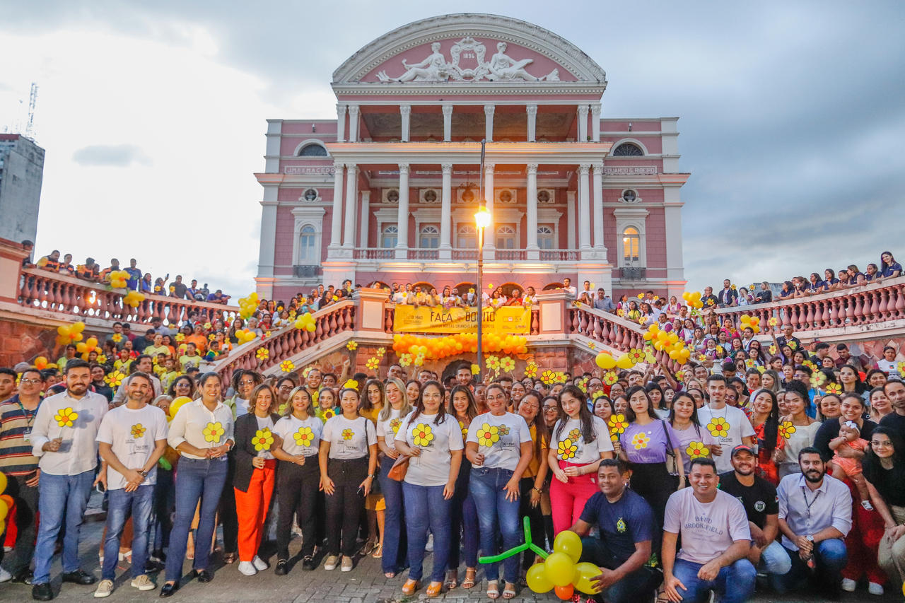 Teatro Amazonas é iluminado em alusão ao combate à exploração sexual de crianças e adolescentes Teatro Amazonas é iluminado em alusão ao combate à exploração sexual de crianças e adolescentes