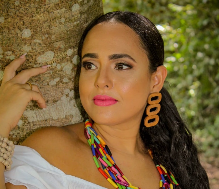 Cantora Tat&aacute; Jatob&aacute; &eacute; atra&ccedil;&atilde;o no tradicional Bar do Armando nesta sexta (5)