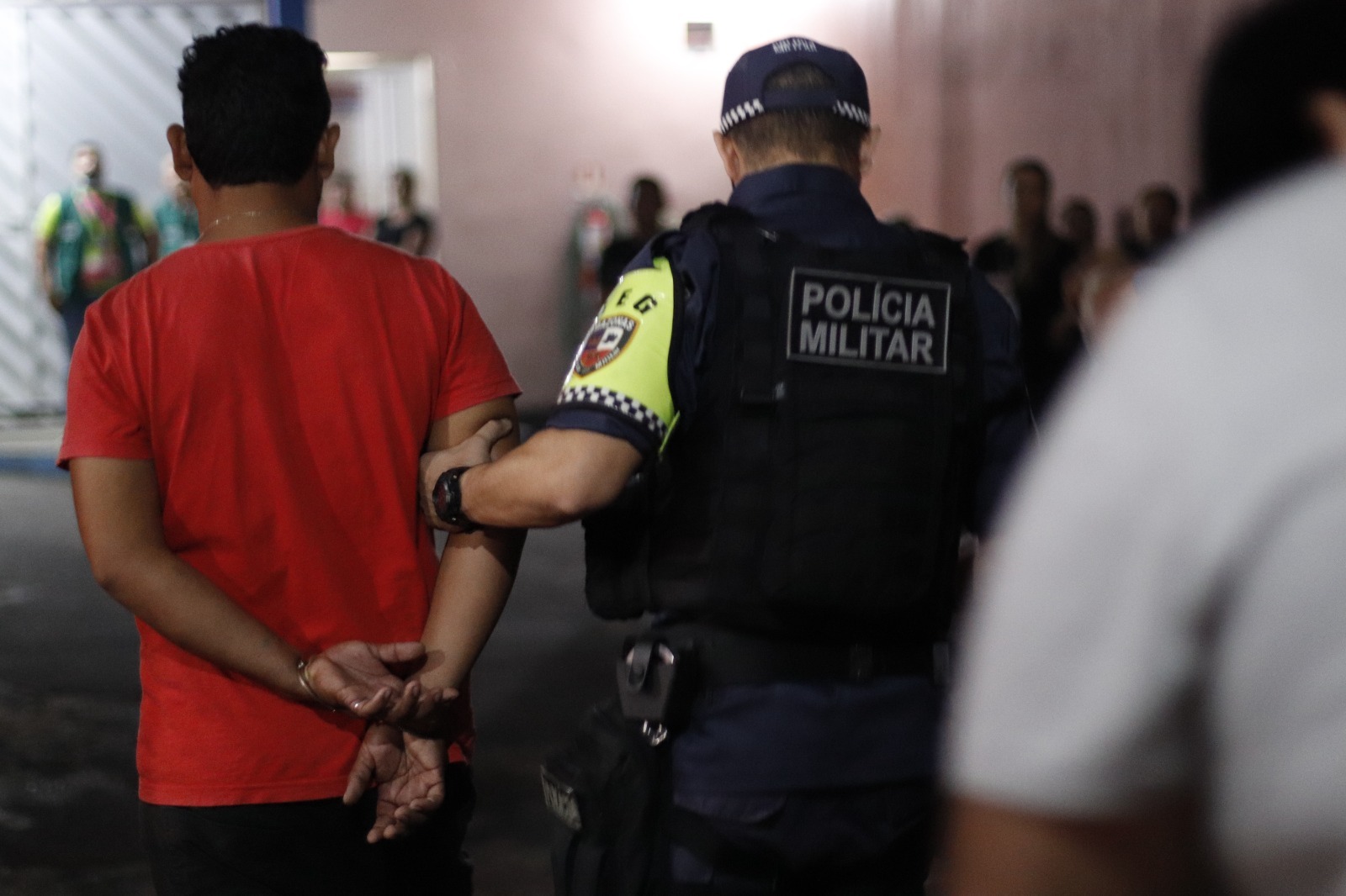 Homem é preso ao ser flagrado com adolescente de 15 anos em pousada no Jorge Teixeira Homem é preso ao ser flagrado com adolescente de 15 anos em pousada no Jorge Teixeira