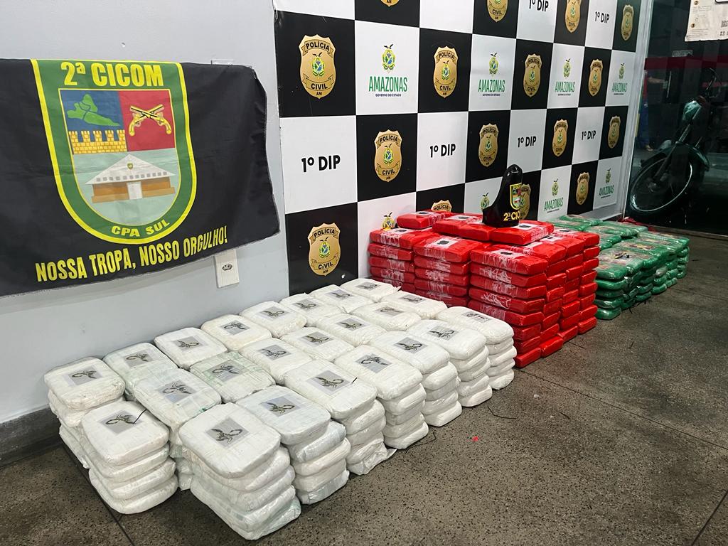 Droga avaliada em R$ 1,8 milhão é apreendida no Educandos Droga avaliada em R$ 1,8 milhão é apreendida no Educandos