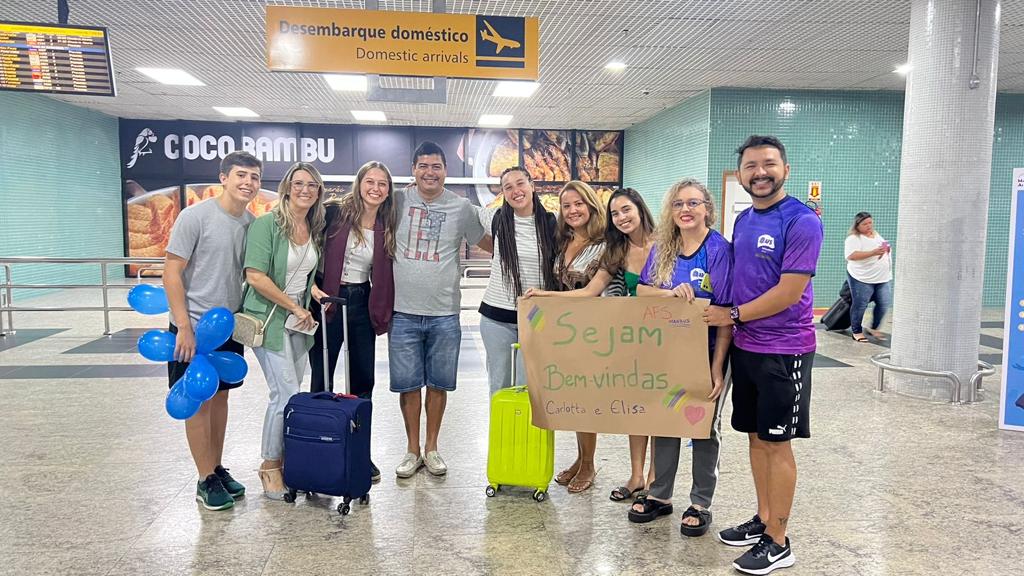 Estudantes estrangeiros têm contato com a cultura, fauna e a flora da região amazônica Estudantes estrangeiros têm contato com a cultura, fauna e a flora da região amazônica