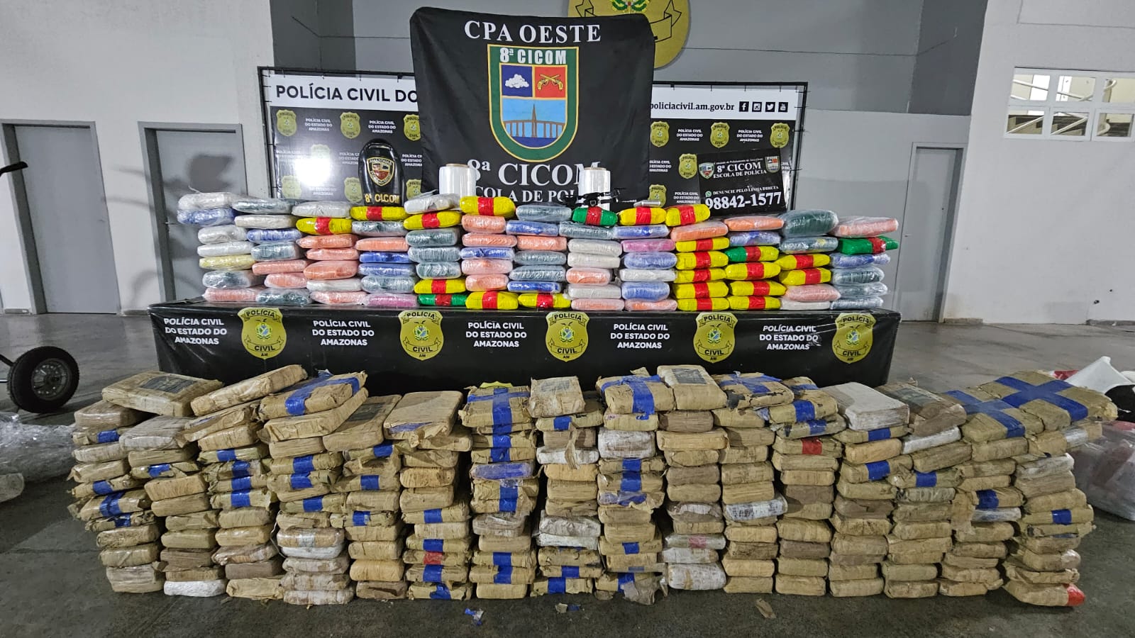 Cerca de 276kg de drogas são apreendidos em residência na Compensa Cerca de 276kg de drogas são apreendidos em residência na Compensa
