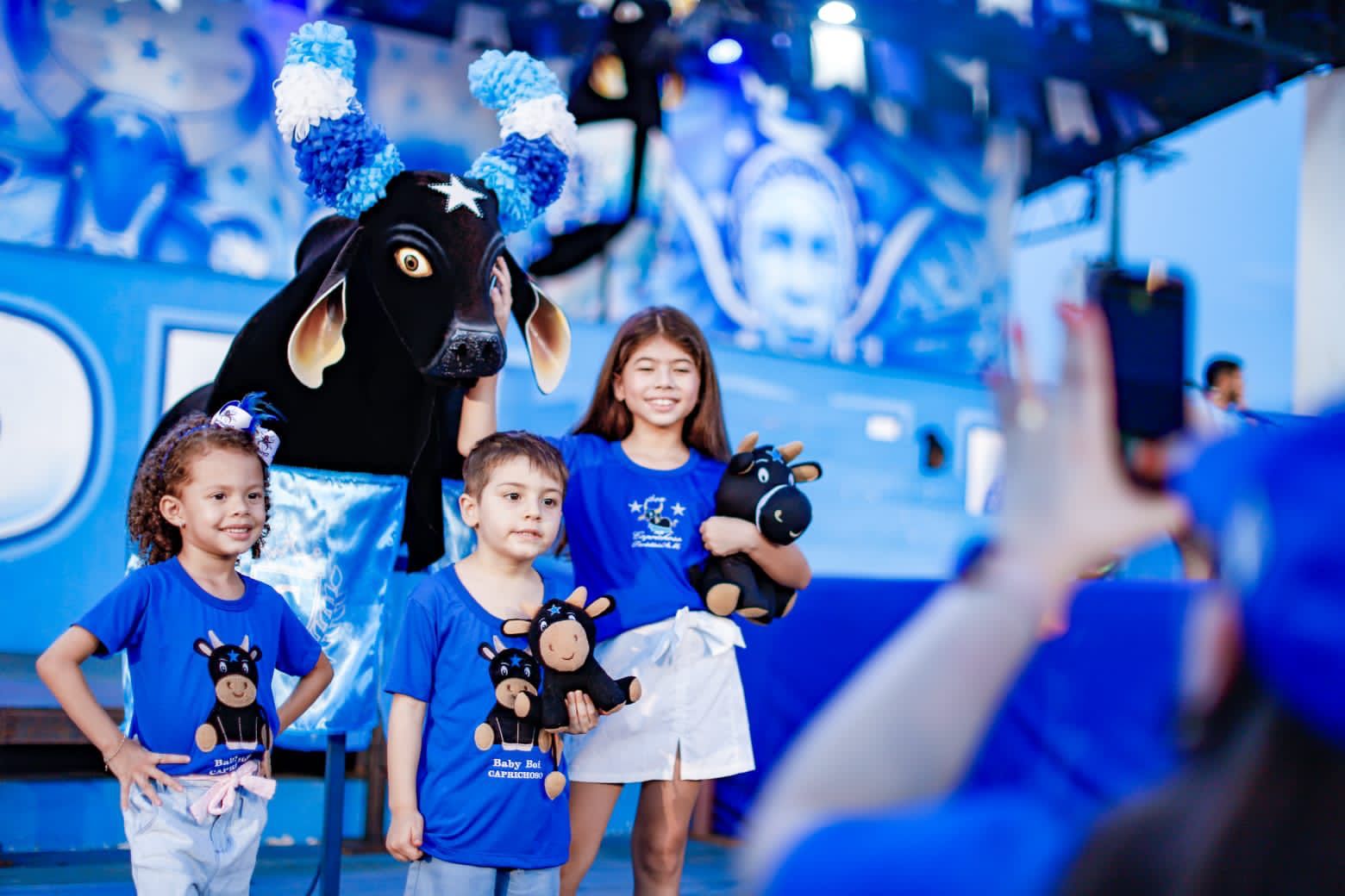 Caprichoso: Tarde Alegre Infantil Azul e Branca celebra Dia das M&atilde;es em Parintins