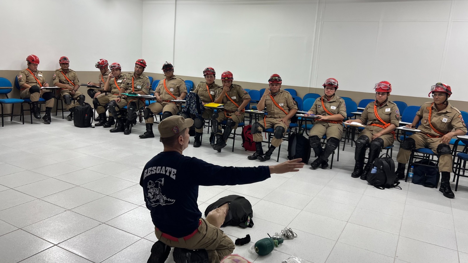 Bombeiros recebem capacita&ccedil;&atilde;o de primeiros socorros para local de acidentes e casos graves