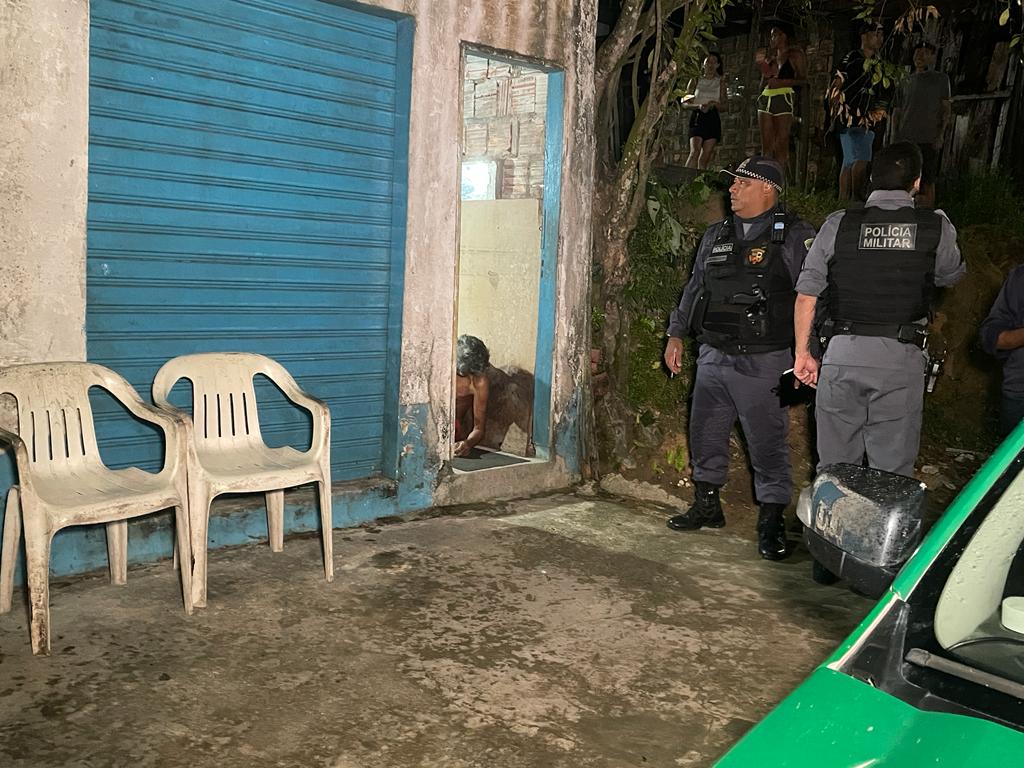Idoso é morto com facada no tórax no Grande Vitória Idoso é morto com facada no tórax no Grande Vitória