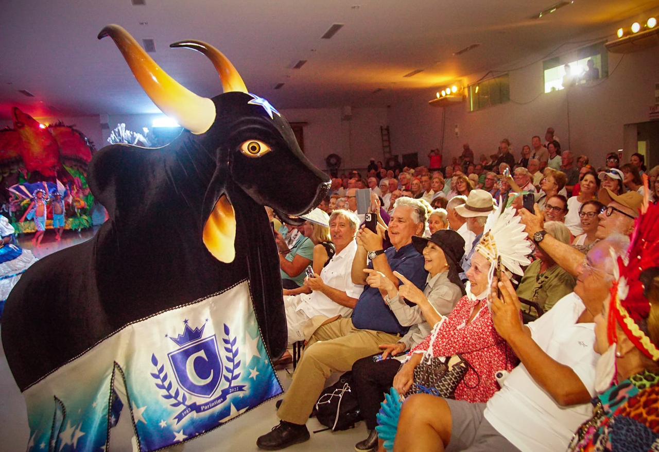 Caprichoso encerra temporada de Shows de Turistas como principal porta-voz do Festival de Parintins Caprichoso encerra temporada de Shows de Turistas como principal porta-voz do Festival de Parintins