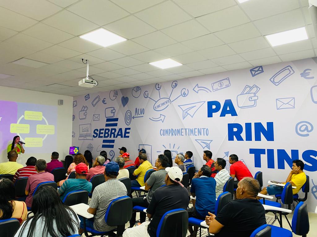 Governo qualifica 120 trabalhadores do turismo em Parintins Governo qualifica 120 trabalhadores do turismo em Parintins