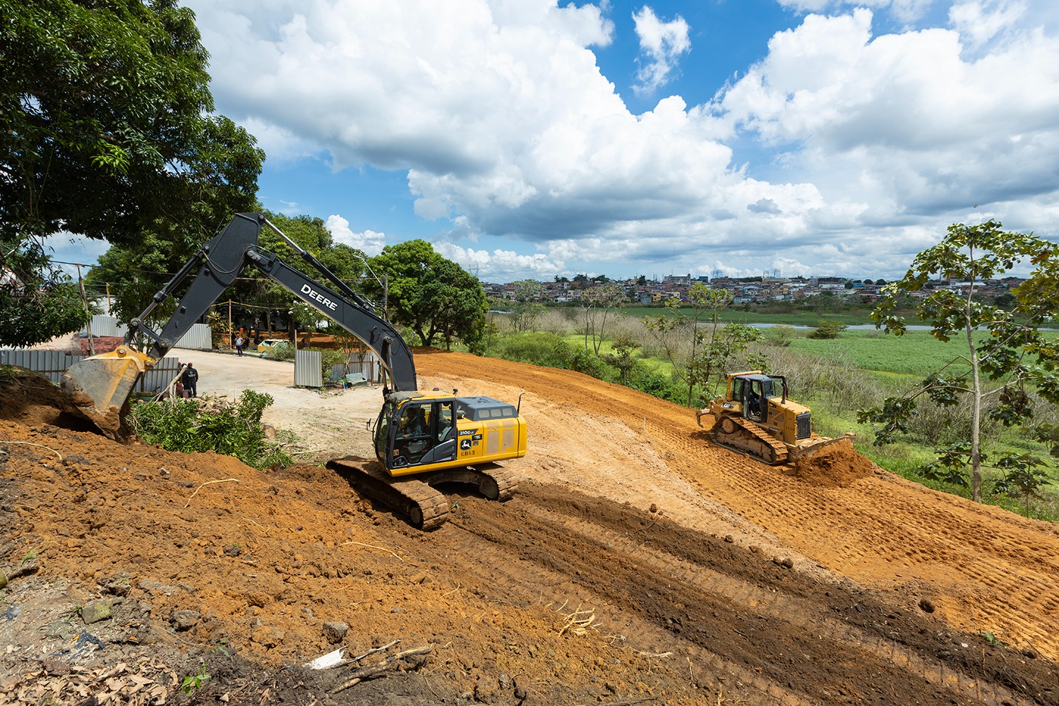 Obras para a constru&ccedil;&atilde;o de um Centro Social iniciam no bairro Aparecida