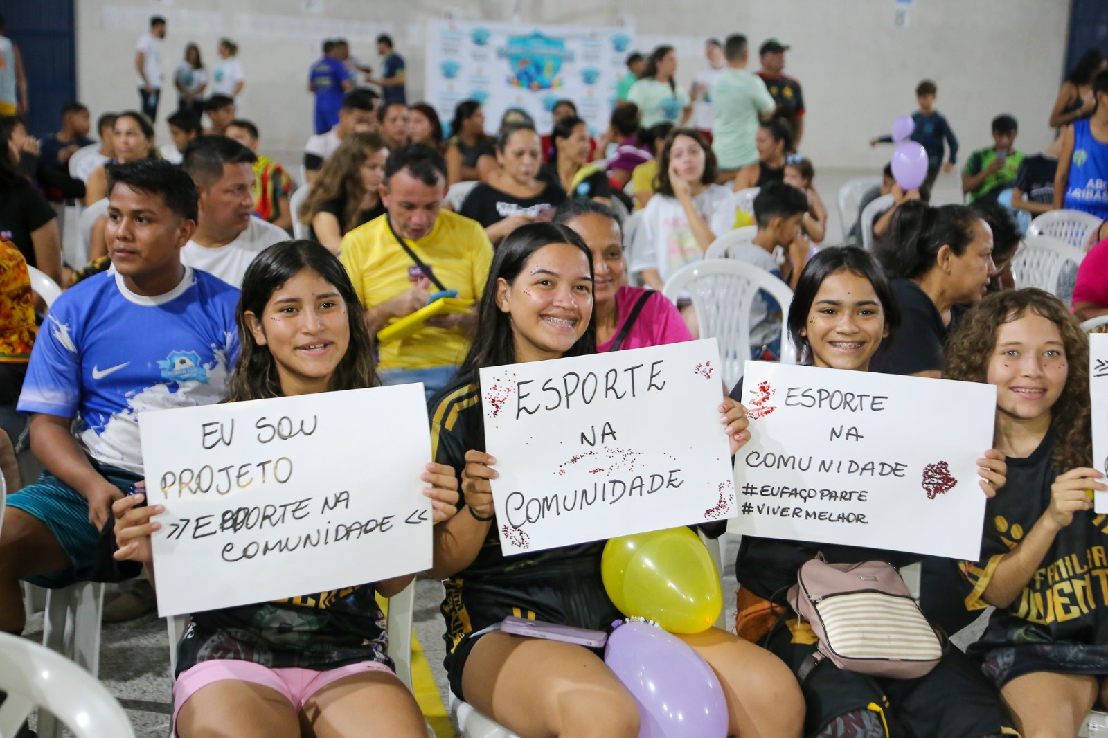 Prefeitura entrega kits esportivos a projetos sociais do Viver Melhor Prefeitura entrega kits esportivos a projetos sociais do Viver Melhor
