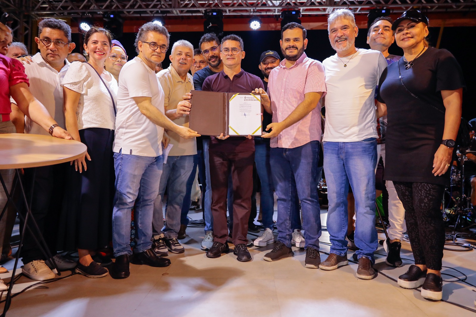 Prefeito destaca valorização dos artistas locais com sanção do Plano Municipal de Cultura Prefeito destaca valorização dos artistas locais com sanção do Plano Municipal de Cultura