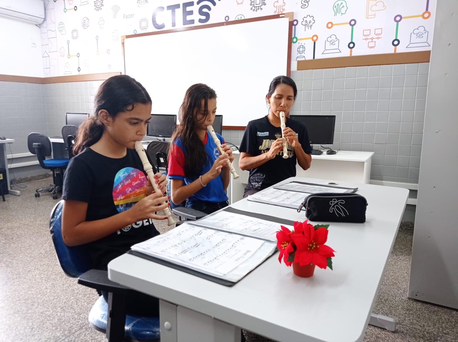 Projeto dá aulas de conceitos musicais e flauta doce para alunos da rede pública Projeto dá aulas de conceitos musicais e flauta doce para alunos da rede pública
