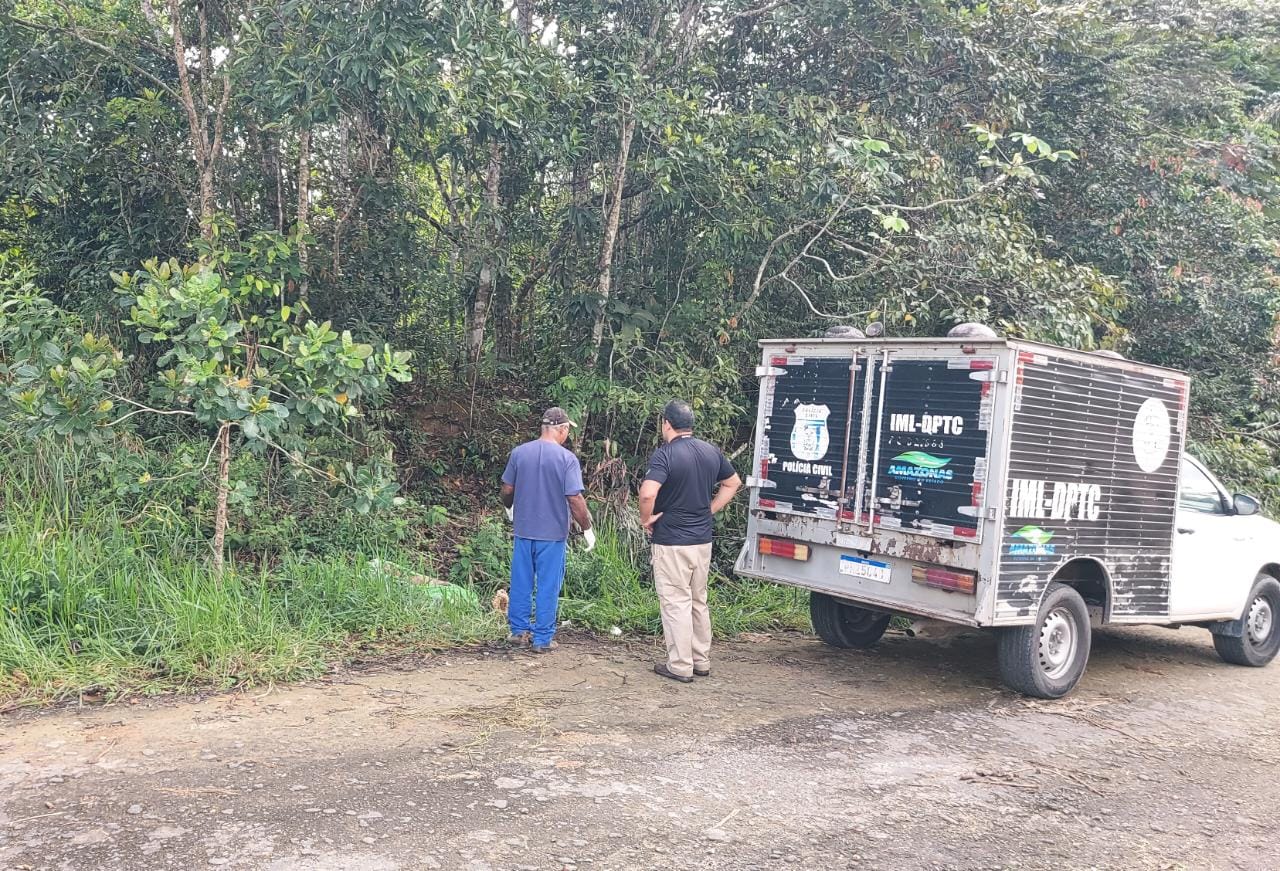 Corpo de homem é encontrado com pés e mãos amarrados em ramal no Tarumã Corpo de homem é encontrado com pés e mãos amarrados em ramal no Tarumã