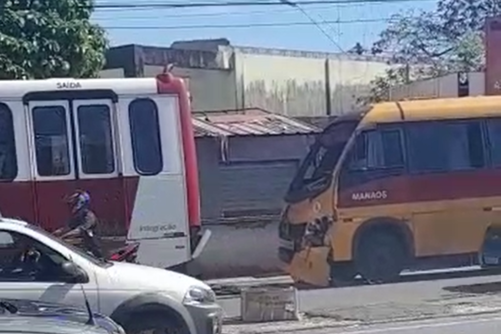 Acidente envolvendo 'amarelinho' deixa cinco pessoas feridas; motorista estava embriagado Acidente envolvendo 'amarelinho' deixa cinco pessoas feridas; motorista estava embriagado