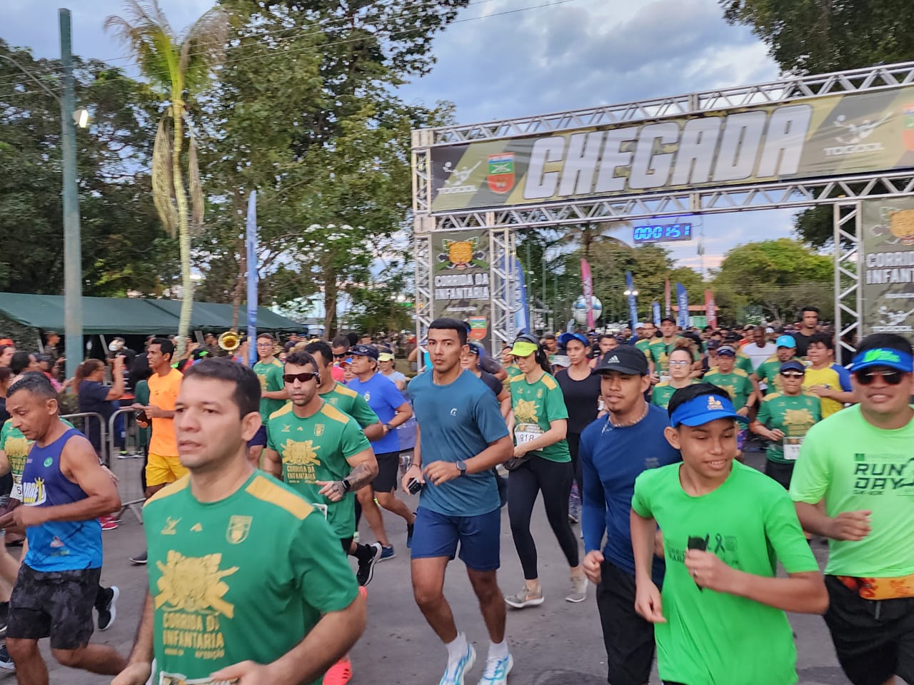 Corrida da Infantaria reúne mais de 4 mil corredores em Manaus Corrida da Infantaria reúne mais de 4 mil corredores em Manaus