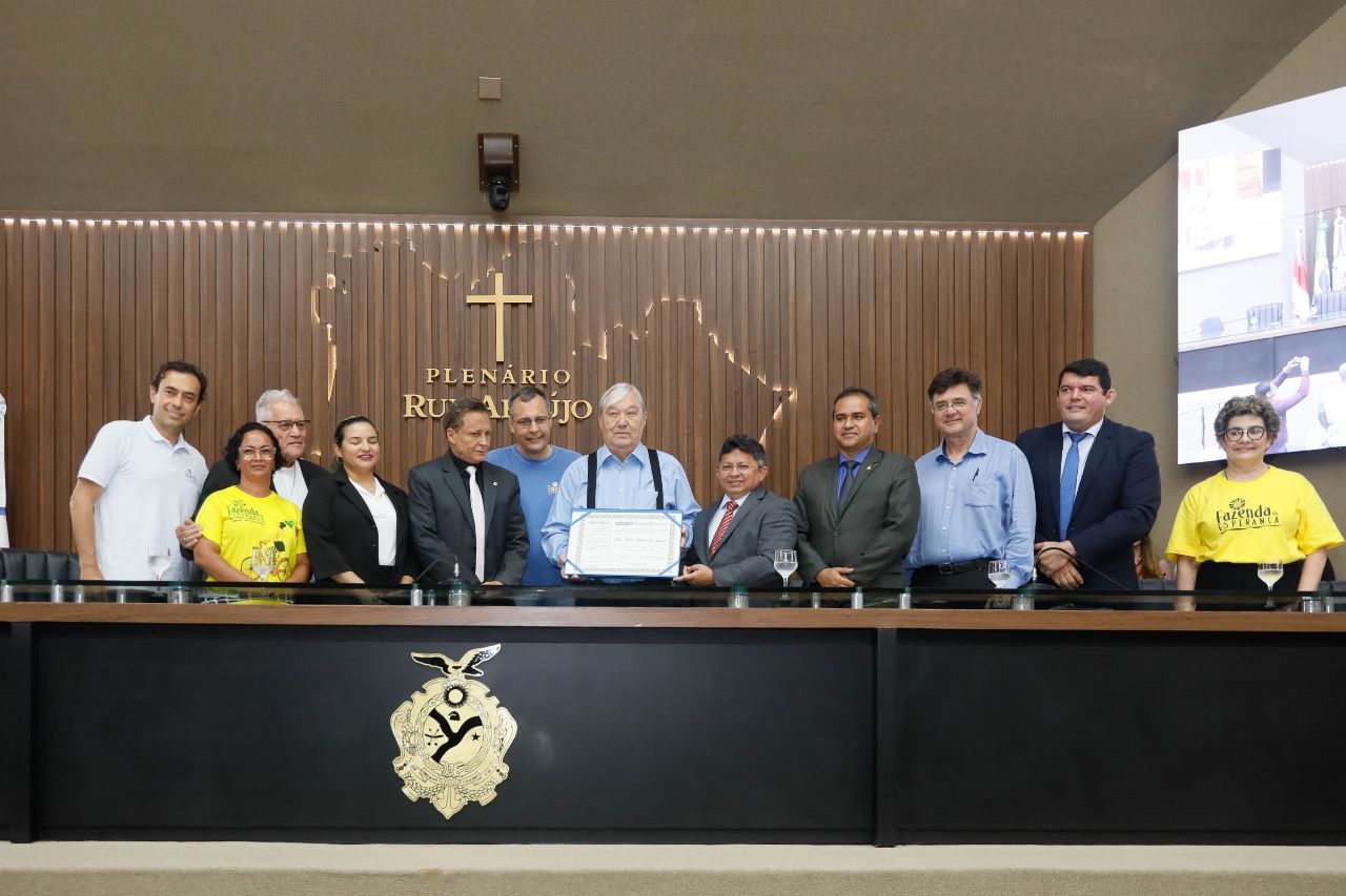 Fundador da Fazenda da Esperan&ccedil;a, Frei Hans Stapel recebe t&iacute;tulo de cidad&atilde;o do Amazonas