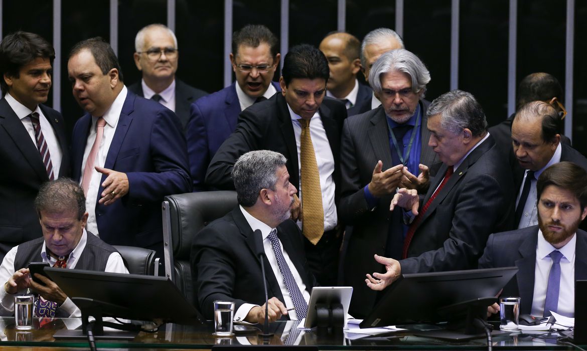 Câmara concluirá votação de novas regras fiscais nesta quarta-feira Câmara concluirá votação de novas regras fiscais nesta quarta-feira